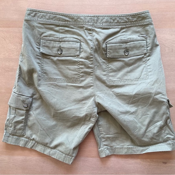 L.L. Bean Favourite Fit Women’s Green Khaki Cargo Shorts - Olive - Picture 4 of 10